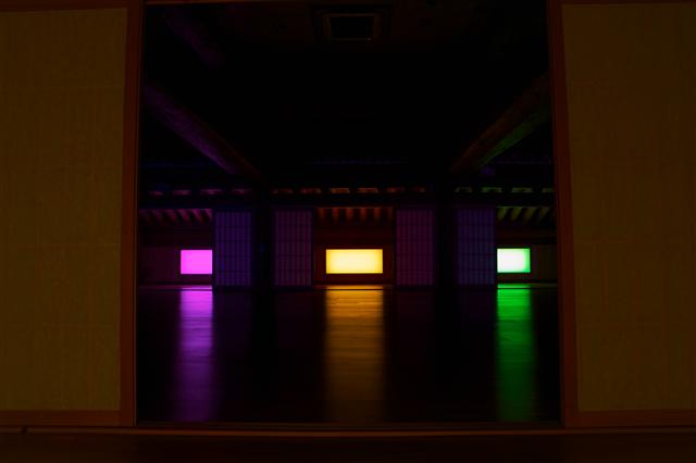 광주 무각사 내 8개 방에다 설치한 우순옥 작가의 작품 ‘아주 작은 집-무각사’(색의 방, 2012).