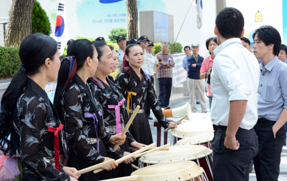 ‘독도행사’ 저지하는 日대사관 