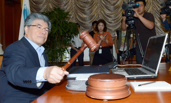 김중수 한국은행 총재가 13일 서울 중구 남대문로 한국은행에서 열린 금융통화위원회를 진행하고 있다. 안주영기자 jya@seoul.co.kr 