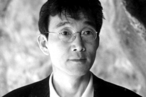 천박함·악취 풍기는 한국사회를 비웃다