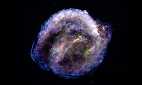 비교적 젊은 초신성이 미항공우주국(NASA)의 찬드라 엑스레이 망원경에 잡힌 모습. 폭발하면 엄청난 열과 빛을 내뿜는다.