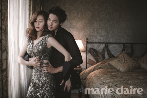 배우 염정아와 정겨운이 아찔한 포즈의 커플화보를 공개해 눈길을 끌고있다. <br>사진-마리끌레르 제공