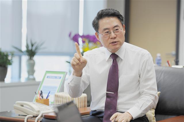 김재수 aT 사장은 “농가에서 담가 먹는 가양주만 육성해도 농촌인구가 늘고 농가소득이 높아질 것”이라고 강조했다.