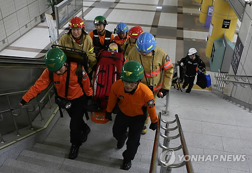 22일 오전 8시15분께 부산 도시철도 3호선 배산역에서 물만골역으로 향하던 전동차가 기관고장으로 멈춰섰다. 이 사고에 이어 고장난 열차를 견인하는 과정에서 열차 끼리 추돌사고를 일으켜 승객이 부상을 당해 병원으로 옮겨지고있다.