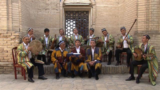 1000년을 내려온 구전음악 샤슈마콤을 연주하는 우즈베키스탄의 음악가들. EBS 제공