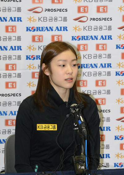 ▲ 11일 인천국제공항을 통해 귀국한 김연아 선수가 기자회견을 하고 있는 모습