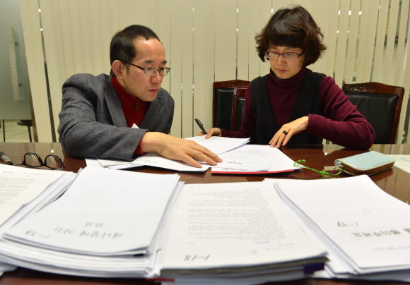 심사위원 고정욱(동화작가·왼쪽), 채인선(동화작가).