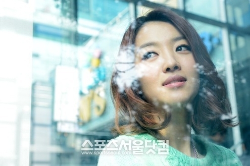 KBS2 주말드라마 ‘내 딸 서영이’에서 열연을 펼치고 있는 배우 장희진이 15일 오후 <스포츠서울닷컴>과의 인터뷰에 앞서 포즈를 취하고 있다.
