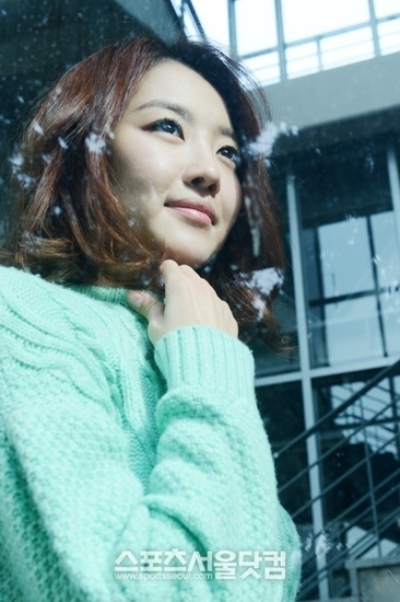 KBS2 주말드라마 ‘내 딸 서영이’에서 열연을 펼치고 있는 배우 장희진이 15일 오후 <스포츠서울닷컴>과의 인터뷰에 앞서 포즈를 취하고 있다.
