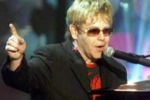 “엘튼 존, 동성파트너와 5월 정식 결혼 예정”