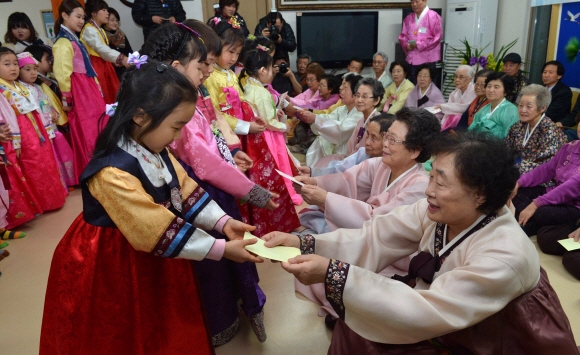 세뱃돈보다 두툼한 마음 세뱃돈보다 두툼한 마음