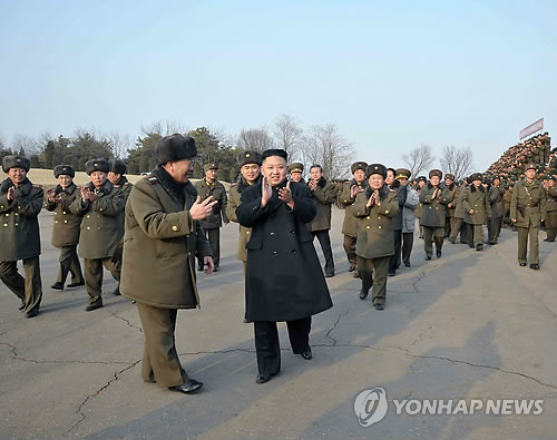 북한 김정은 국방위원회 제1위원장이 포병부대들의 실전능력을 검열하려고 포병 화력타격훈련을 명령하고 현지에서 훈련을 지도했다고 조선중앙통신이 26일 보도했다. 연합뉴스