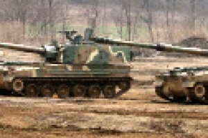 美, 불끈 쥔 ‘주먹’ 뒤로 ‘대화 카드’