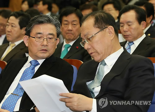 새누리당 황우여 대표(오른쪽)와 이한구 원내대표. 연합뉴스