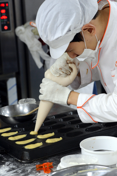 전문 기술이 필요한 것 외에 모든 제빵 과정에 장애인들의 정성스러운 손길이 닿아 있다.