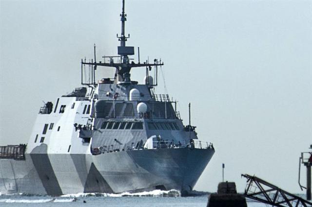 이달 초 하와이 진주만에 정박해 있던 미 해군 연안전투함 USS 프리덤호. 타임 홈페이지 캡처