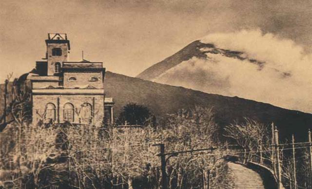 1841년 설치된 베수비오 관측소. 세계에서 가장 오래된 화산연구소다.