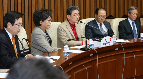 이한구 새누리당 원내대표가 27일 오전 국회에서 열린 최고중진연석회의에서 발언하고 있다. 연합뉴스