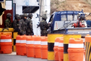 긴장감 감도는 민통선 검문소