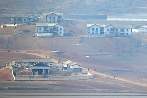 “평양, 이상스러울 정도로 조용” <AP 평양發>