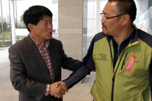 [진주의료원 사태] 홍준표 “의료원장 정상 출근하라”… 휴·폐업 철회 임박 시사