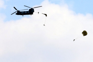 CH-47 헬기 이용한 강하 훈련