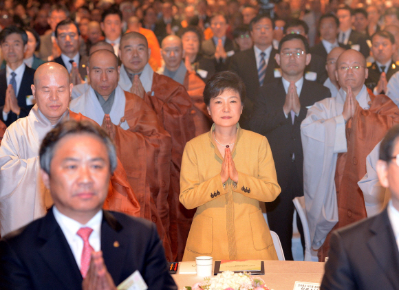 朴대통령 ‘한반도 평화 대법회’ 참석 