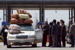 보름째 닫힌 門… “남북 정부는 기업인 피눈물 헤아리길”