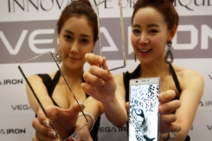 팬택 ‘애플보다 나은 기술’ 베가 아이언 공개