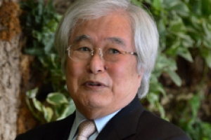 [저자와의 차 한잔] 산문집 ‘조용한 걸음으로’ 낸 원로 문학평론가  김병익