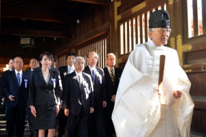 아베 “침략 정의된 것은 없다”