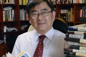 [저자와의 차 한잔] 인물전기 ‘황용주, 그와 박정희의 시대’ 펴낸 前국가인권위원장   안경환