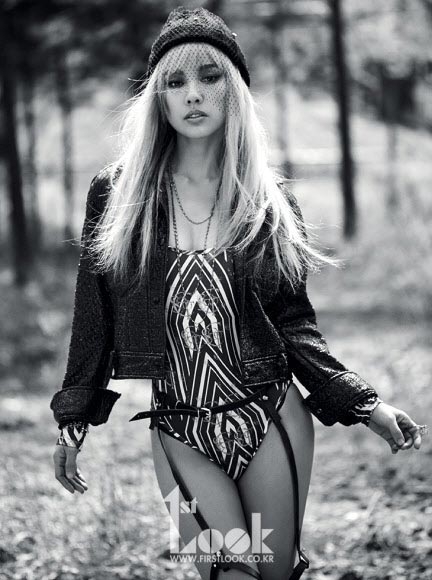 이효리가 파격 화보로 화제를 모으고 있다.  ‘퍼스트룩’ 제공<br>