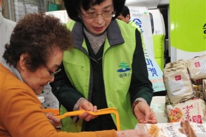 [현장 행정] 송파구 ‘찾아가는 이동 푸드마켓’