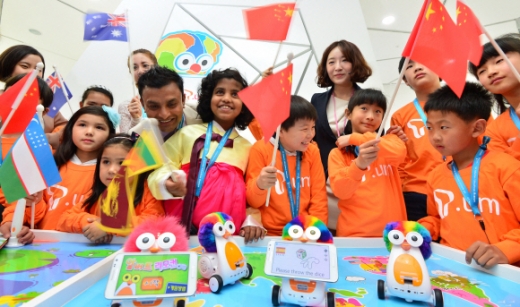 다문화학교 학생들 ‘로봇 체험’