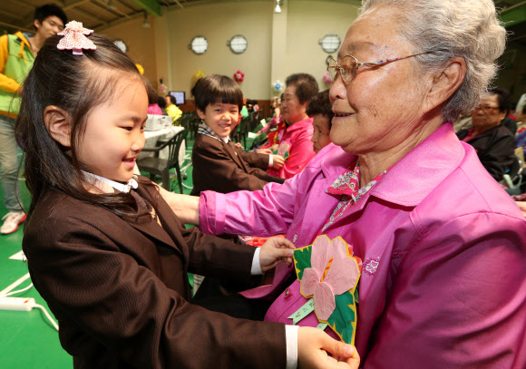 “할머니 오래 사세요” 