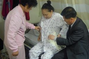 “세상과 담 쌓고 주저앉은 인생    도움의 손길 덕에 일어섭니다”