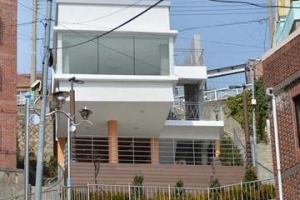 6개월 뒤 전해지는 ‘유치환 우체통’ 부산 동구 망양로 산복도로에 설치