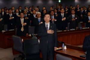 윤 외교 “北 위협·日 역사퇴행… 긴장 늦추지 말아야”