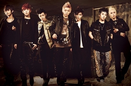 블락비의 전 소속사에 몸 담았던 전 매니저 이모 씨가 스스로 목숨을 끊어 주위를 안타깝게 하고 있다. 스타덤 제공