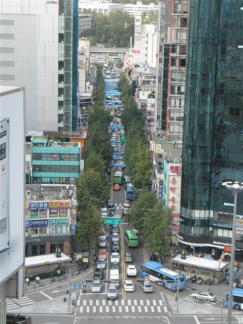 대중교통전용지구로 지정된 서울 신촌로터리~연세대 정문 일대의 전경. 서울시 제공