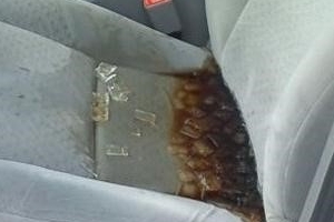 콜라가 부른 낭패…어떻게 치워야하나