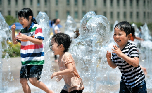 더위 잊은 동심