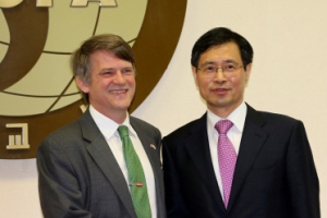 “린치핀, 원자력 반영기대” vs “기술·경제해법 찾자”