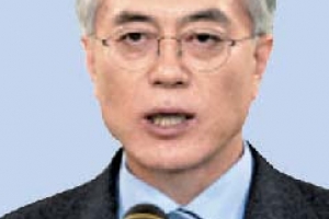 문재인 “국정원, 불법을 불법으로 덮으려 해…법적 책임 물을 것”