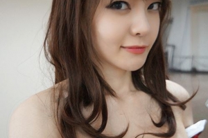 ‘구미호 변신 ‘女성우, 가슴선이…