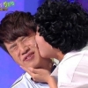 개콘 700회 특집 빙자(?)해 신봉선 사심방송? 김기리에게 기습 뽀뽀세례