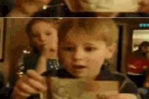 처음 용돈 받은 아이…기막힌 표정 반전 ‘이보다 더 리얼할 수 없다’