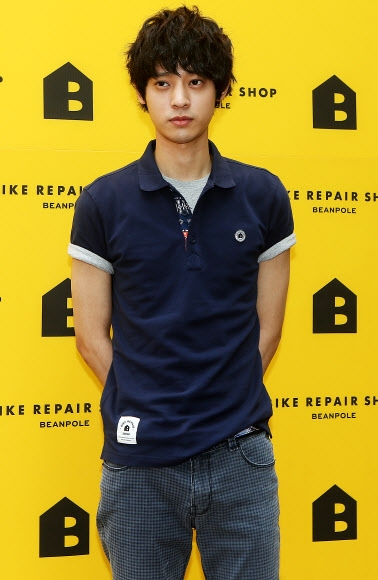 ‘바이크 리페어 샵’포즈 취하는 정준영<br>제일모직의 캐주얼 브랜드 바이크 리페어 샵이 서울 마포구 서교동 홍익대 앞에 플래그십 스토어를 오픈 했다. 14일 오후 열린 오프닝 세리머니에서 가수 정준영이 포즈를 취하고 있다.<br>연합뉴스