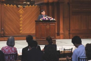 16~18세 학생들이 유급으로 일하며 경험 쌓도록 매뉴얼 없애 자유 허하라